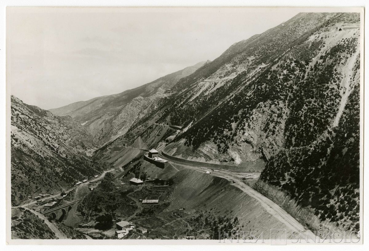 Ferrovia trans-iraniana: linea nord Bender Chah-Téhéran e linea sud Bender Chahpuor-Téhéran, metà anni 1920 (fotografo sconosciuto)