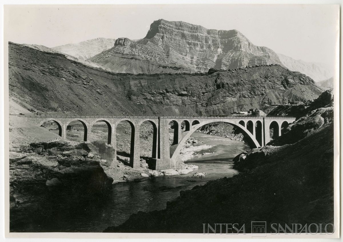 Ferrovia trans-iraniana: linea nord Bender Chah-Téhéran e linea sud Bender Chahpuor-Téhéran, metà anni 1920 (fotografo sconosciuto)