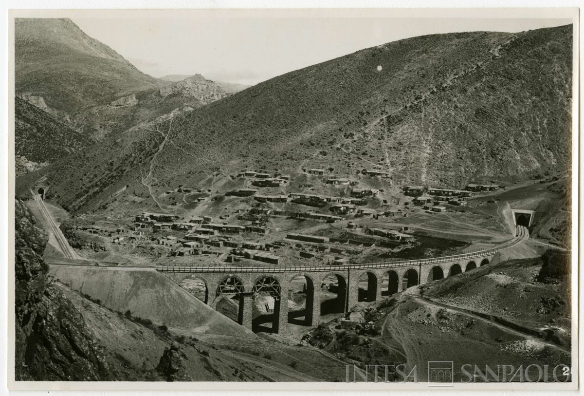 Ferrovia trans-iraniana: linea nord Bender Chah-Téhéran e linea sud Bender Chahpuor-Téhéran, metà anni 1920 (fotografo sconosciuto)