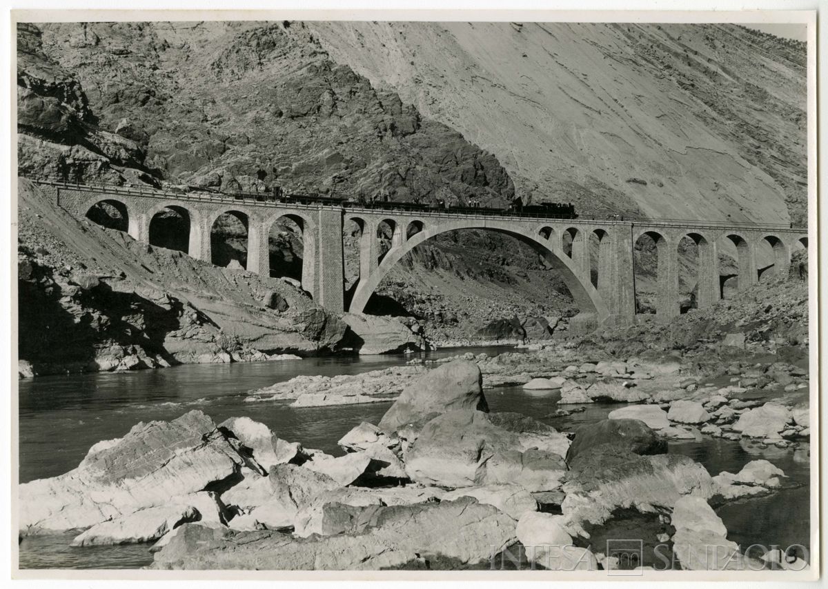 Ferrovia trans-iraniana: linea nord Bender Chah-Téhéran e linea sud Bender Chahpuor-Téhéran, metà anni 1920 (fotografo sconosciuto)