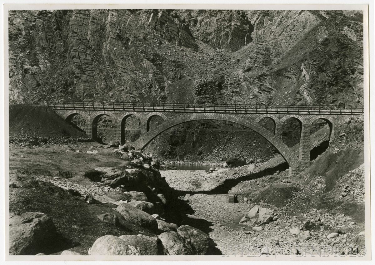 Ferrovia trans-iraniana: linea nord Bender Chah-Téhéran e linea sud Bender Chahpuor-Téhéran, metà anni 1920 (fotografo sconosciuto)