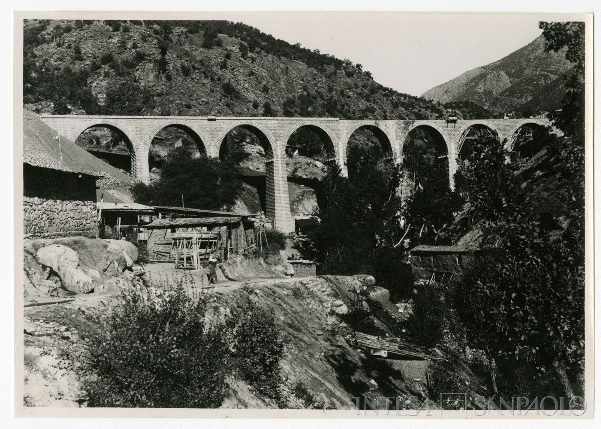 Ferrovia trans-iraniana: linea nord Bender Chah-Téhéran e linea sud Bender Chahpuor-Téhéran, metà anni 1920 (fotografo sconosciuto)