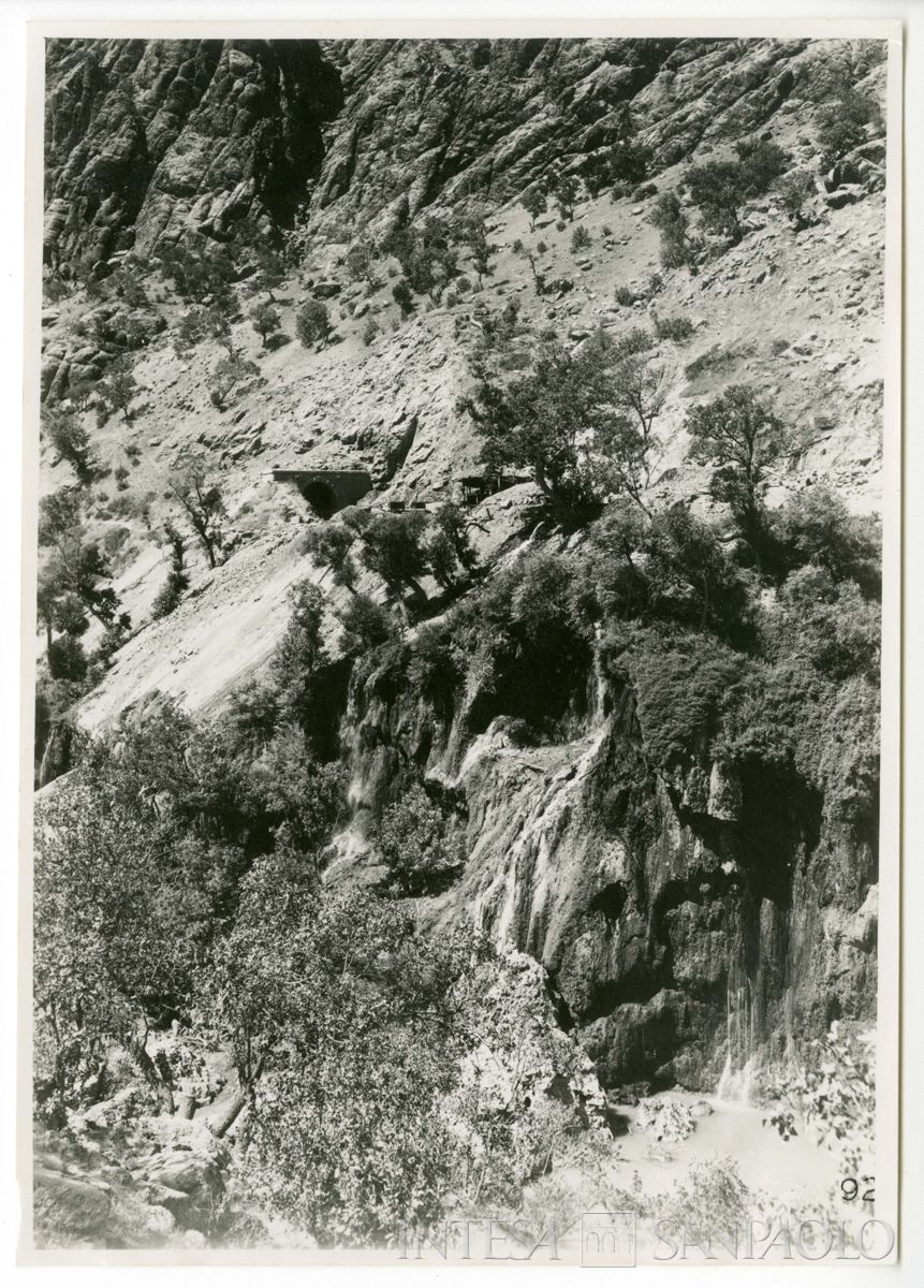 Ferrovia trans-iraniana: linea nord Bender Chah-Téhéran e linea sud Bender Chahpuor-Téhéran, metà anni 1920 (fotografo sconosciuto)