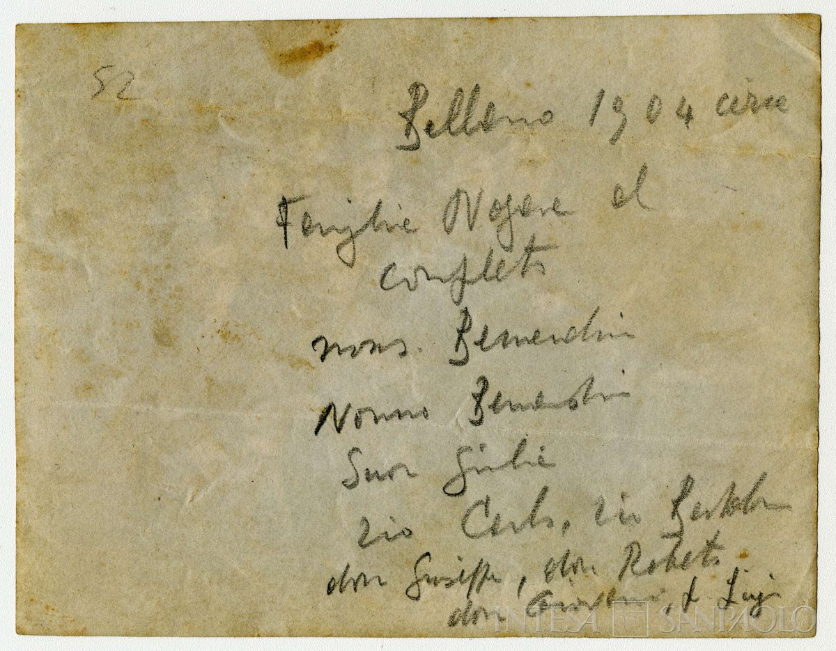 Nogara Bernardino con i fratelli a Bellano, 1904 (fotografo sconosciuto), verso