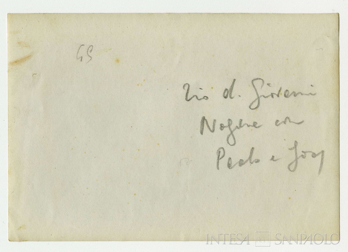 Don Giovanni Nogara e monsignor Bernardino ritratti ciascuno con i nipoti Johnny, Josy e Paolo all'aperto, metà anni 1910 (fotografo sconosciuto), verso