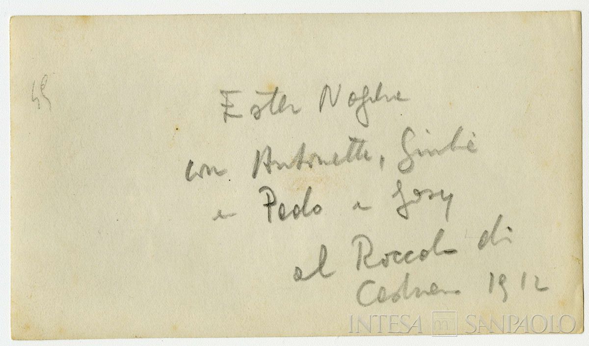 Nogara Ester con i figli al Roccolo di Castreno sopra Bellano, 1912 (fotografo sconosciuto), verso