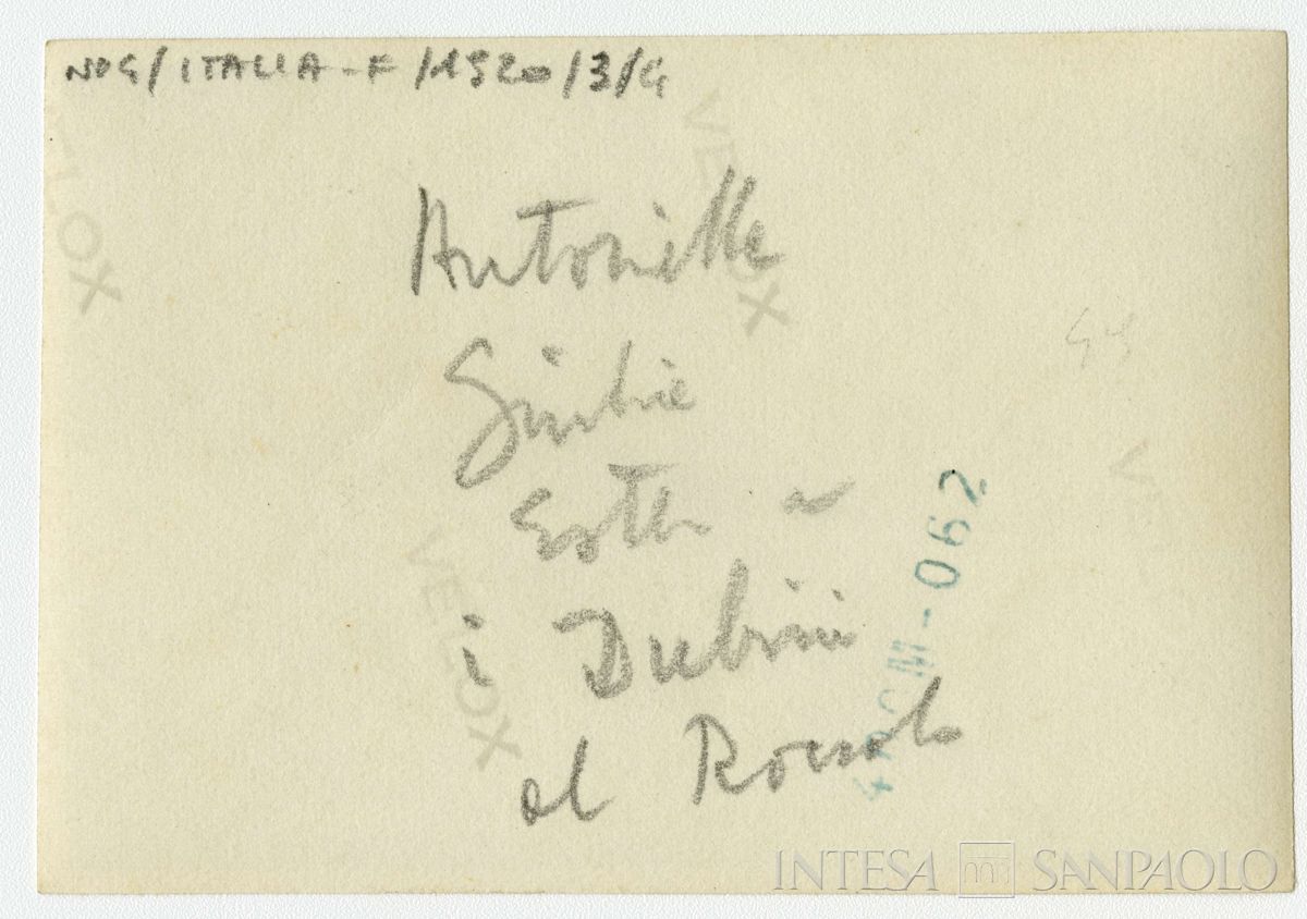 Nogara Ester con le figlie Antonietta e Giulia e i Dubini durante una gita, anni 1920 (fotografo sconosciuto), verso