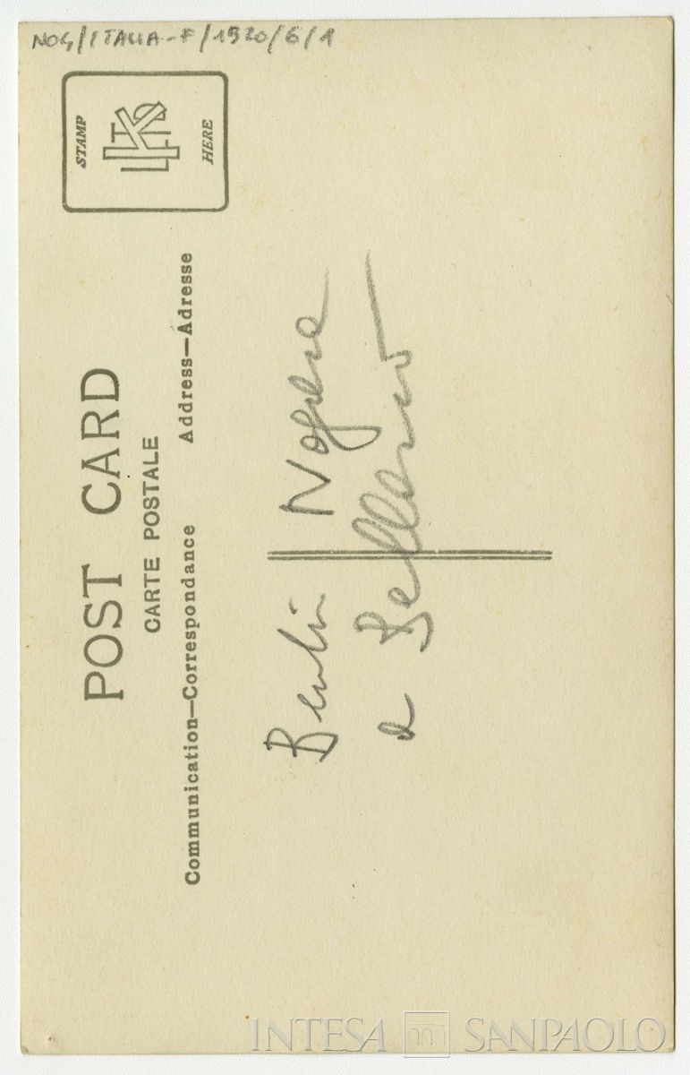 Nogara Bernardino con cane nel vialetto di casa a Bellano, anni 1920 (fotografo sconosciuto), verso