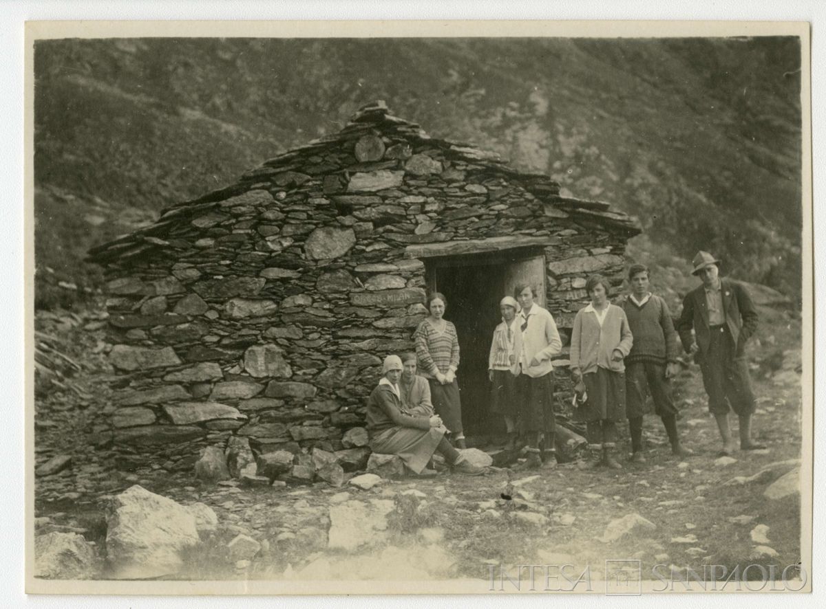 Nogara Antonietta e Giulia con i Dubini e i Torrani in montagna, 1923 - 1924 (fotografo sconosciuto)