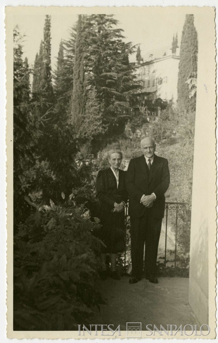 Nogara Bernardino e Ester a Bellano, per il 50° anniversario di matrimonio, 10 ottobre 1948 (Vincenzo Aragozzini)