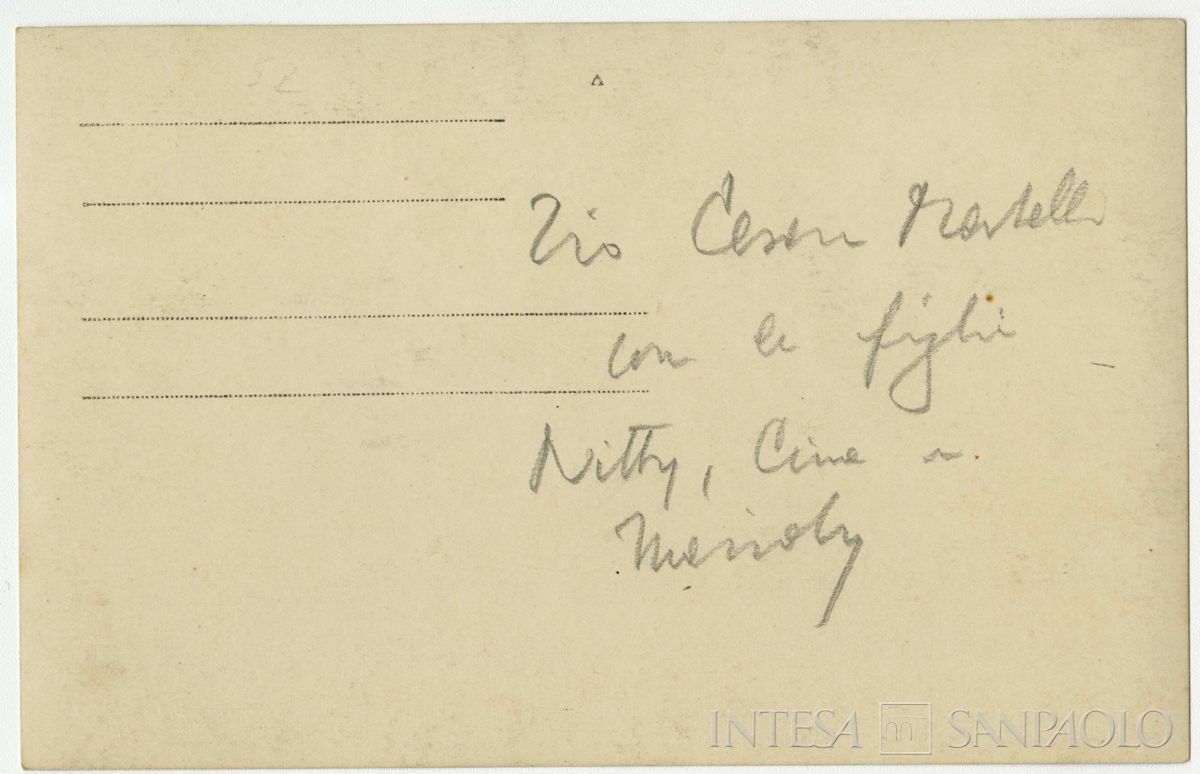 Martelli Cesare con le figlie tra cui Nitty, Cina, Marioly, fine anni 1920 (fotografo sconosciuto), verso