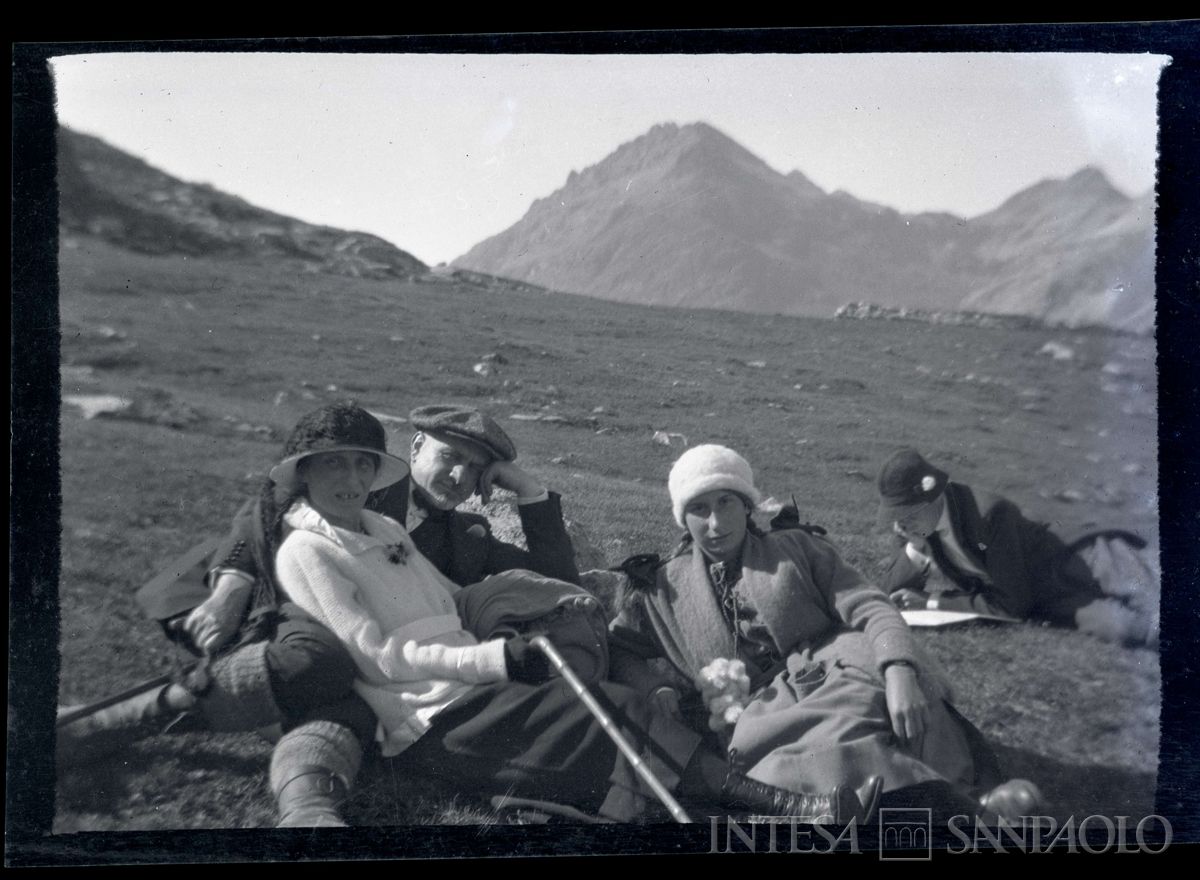 Nogara Bernardino, Ester e Giulia in montagna, fine anni 1920 (fotografo sconosciuto)