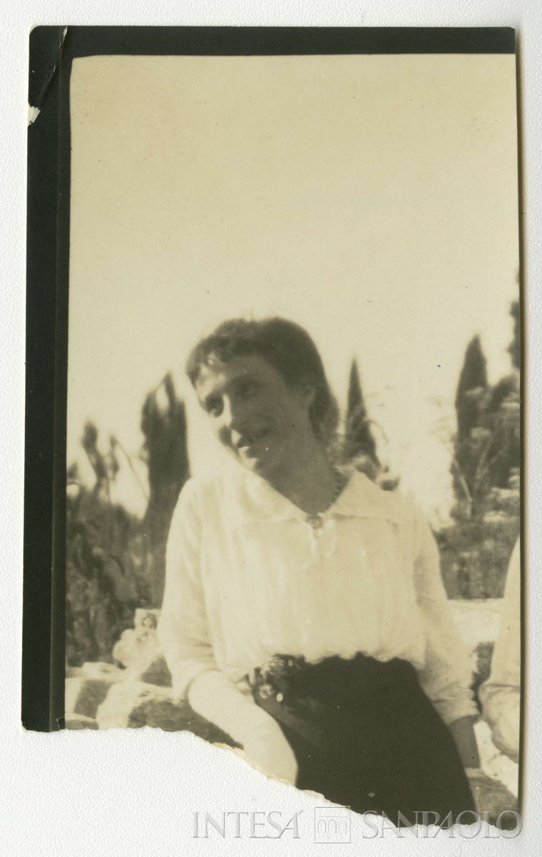 Nogara Ester all'aperto, 1913 (fotografo sconosciuto)