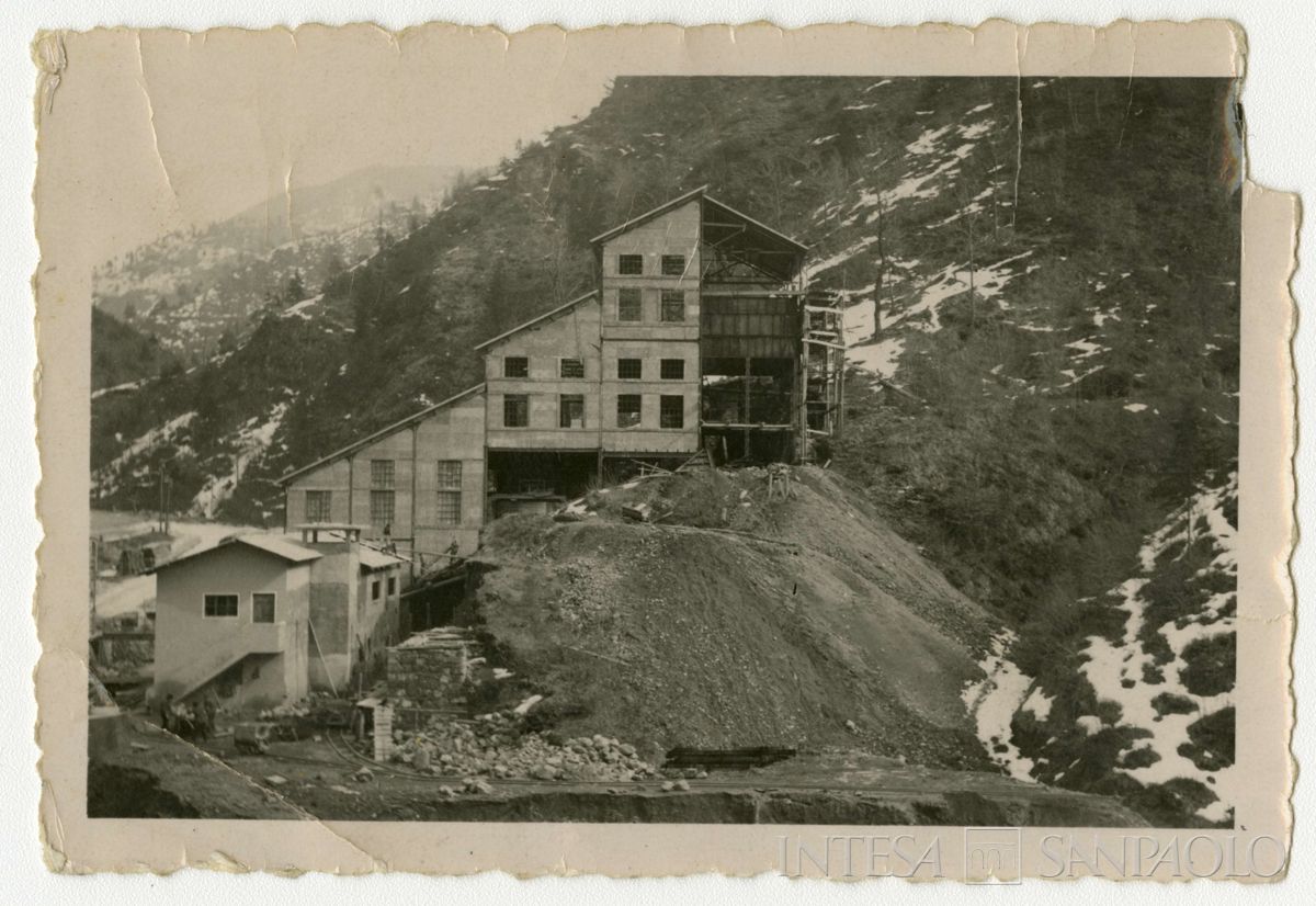 Struttura presso le Cave del Predil (Udine), legate all'attività lavorativa di Johnny Nogara, 1939 (fotografo sconosciuto)
