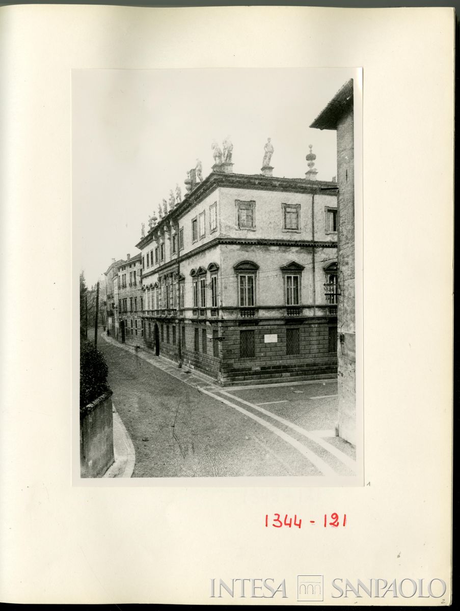 Palazzo Leoni Montanari, esterno, 1929 (Foto Tapparo & Trentin)