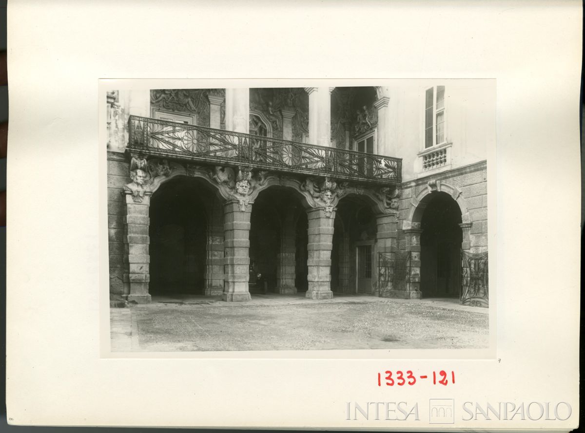 Palazzo Leoni Montanari, scorcio della Loggia d'Ercole, 1929 (Foto Tapparo & Trentin)