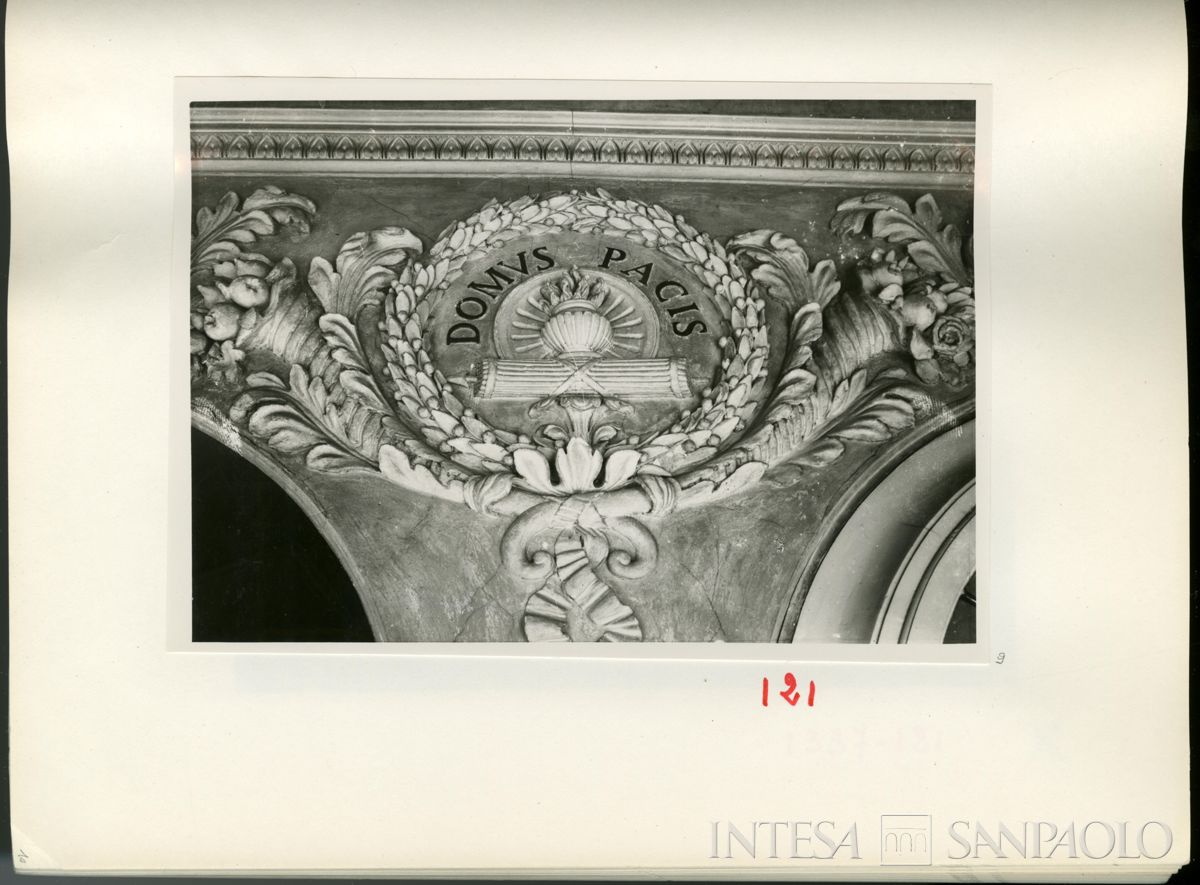 Palazzo Leoni Montanari, fregio neoclassico al terzo pianerottolo dello scalone, 1929 (Foto Tapparo & Trentin)