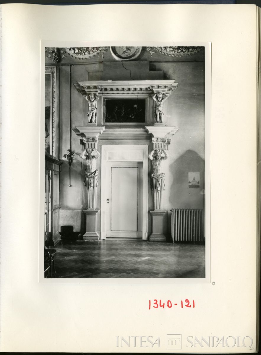 Palazzo Leoni Montanari, portale del Salone d'Apollo, 1929 (Foto Tapparo & Trentin)
