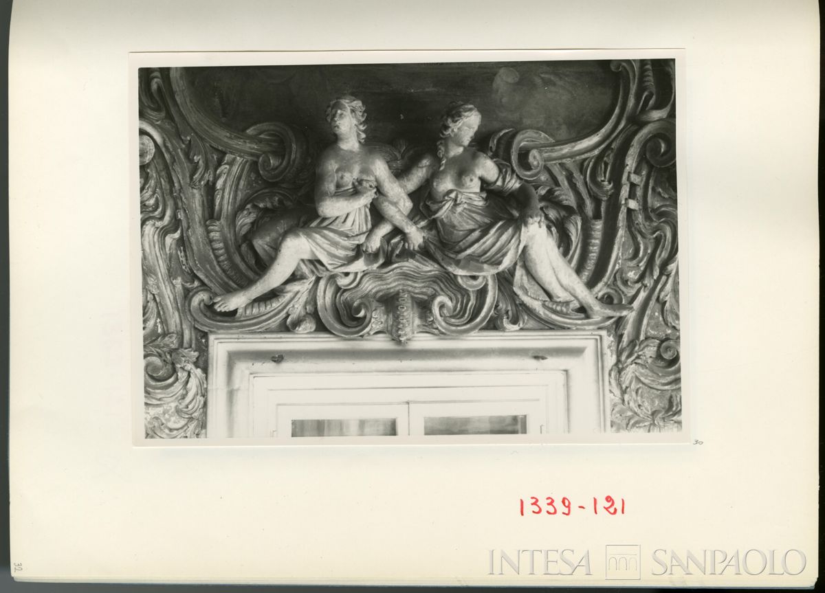 Palazzo Leoni Montanari, sovraporta al primo piano della Loggia d'Ercole, 1929 (Foto Tapparo & Trentin)