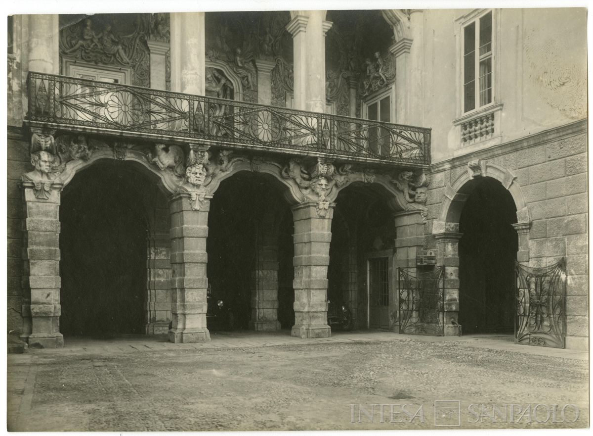 Palazzo Leoni Montanari, scorci della Loggia d'Ercole, 1929 (Foto Tapparo & Trentin)