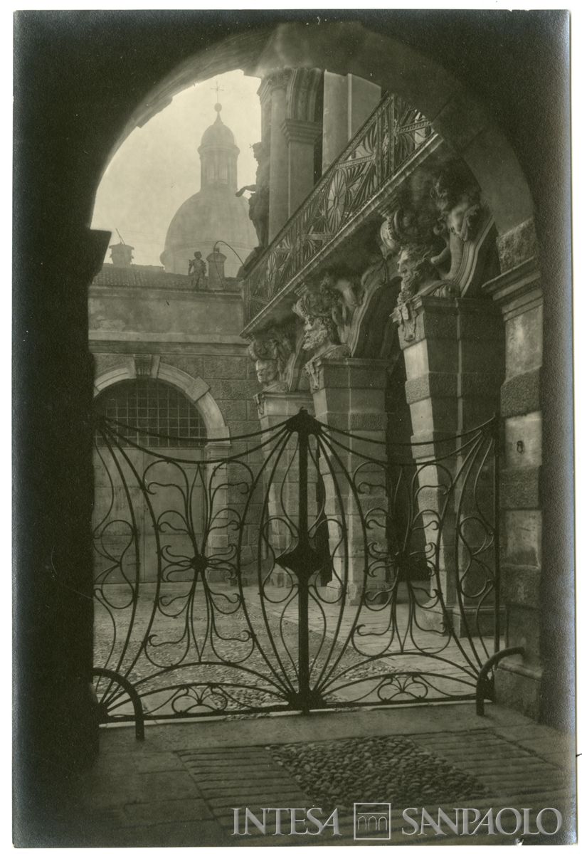 Palazzo Leoni Montanari, scorci della Loggia d'Ercole, 1929 (Foto Tapparo & Trentin)