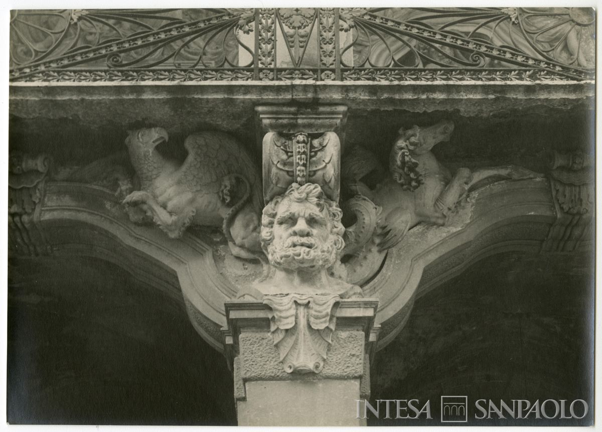 Palazzo Leoni Montanari, arcata dell'ordine inferiore della Loggia d'Ercole, 1929 (Foto Tapparo & Trentin)