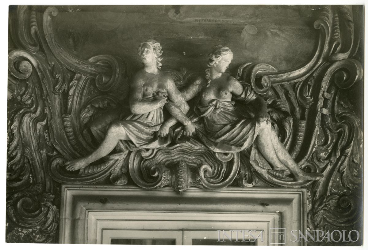 Palazzo Leoni Montanari, sovraporta al primo piano della Loggia d'Ercole, 1929 (Foto Tapparo & Trentin)