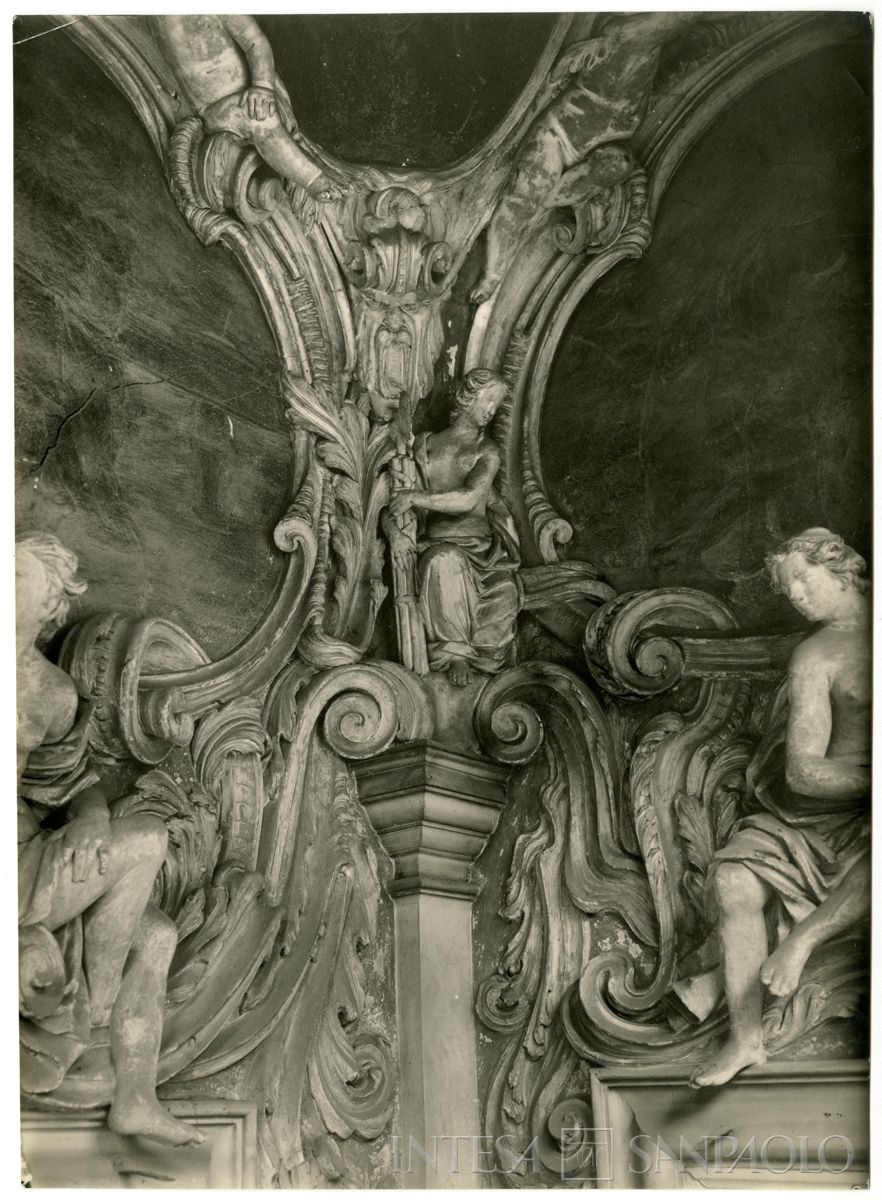 Palazzo Leoni Montanari, decorazioni d'angolo al primo piano della Loggia d'Ercole, 1929 (Foto Tapparo & Trentin)