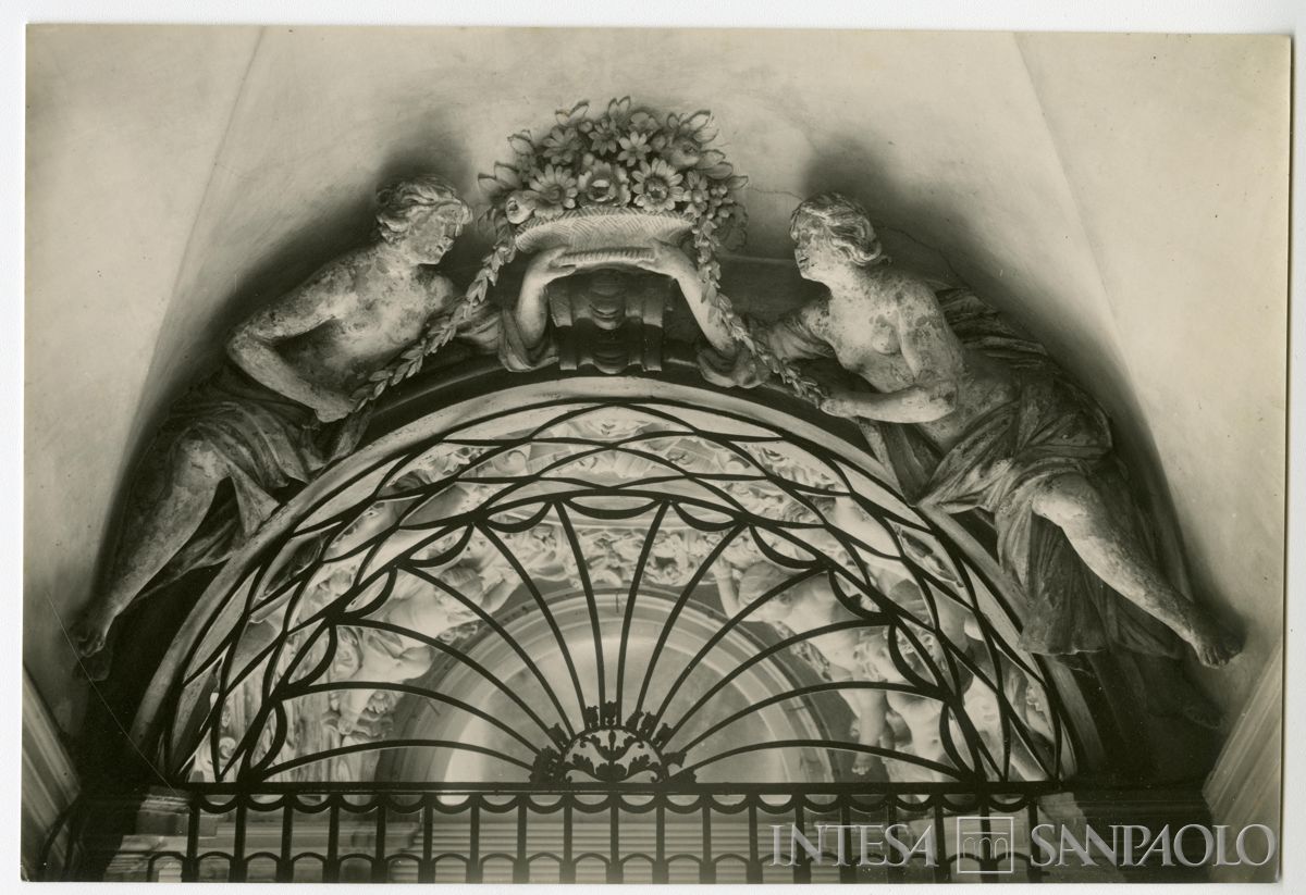 Palazzo Leoni Montanari, arco del portale dello scalone con parte del cancello della Miglioranza, 1929 (Foto Tapparo & Trentin)