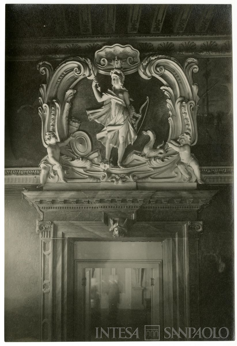 Palazzo Leoni Montanari, Sala dei Quattro Continenti, stucco della sovraporta simboleggiante l'America, 1929 (Foto Tapparo & Trentin)