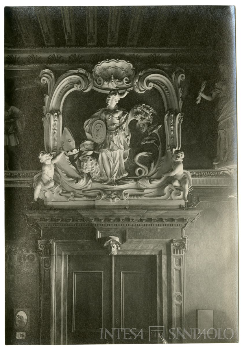 Palazzo Leoni Montanari, Sala dei Quattro Continenti, stucco della sovraporta simboleggiante l'Africa, 1929 (Foto Tapparo & Trentin)