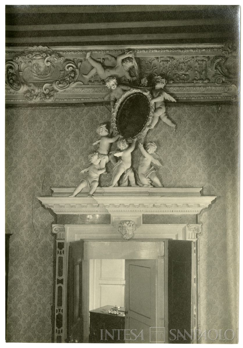 Palazzo Leoni Montanari, Sala Stemmi, putti della sovraporta, 1929 (Foto Tapparo & Trentin)