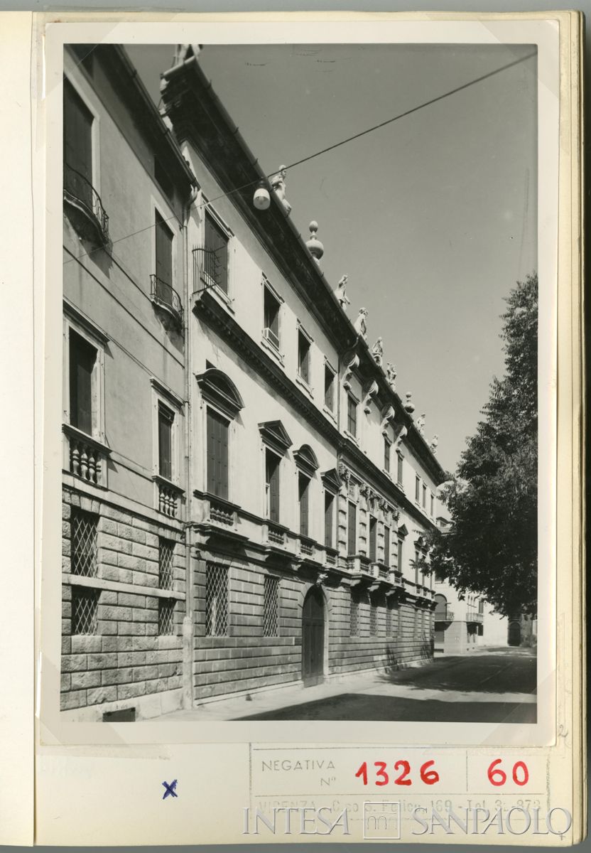 Palazzo Leoni Montanari, esterni, 1966 (Foto Tapparo & Trentin)