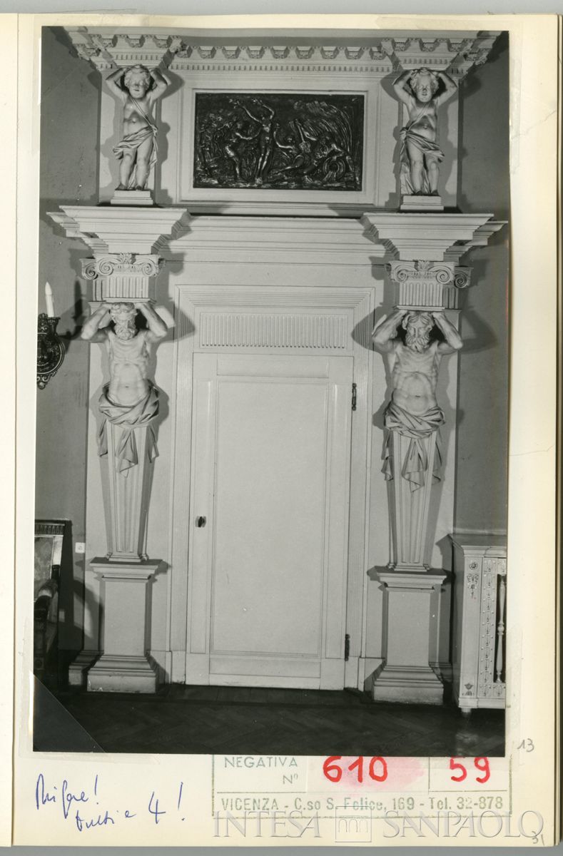 Palazzo Leoni Montanari, portale nel Salone d'Apollo, 1966 (Foto Tapparo & Trentin)