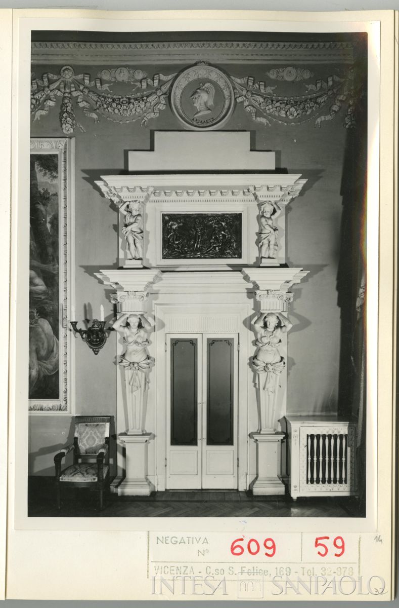 Palazzo Leoni Montanari, portale nel Salone d'Apollo, 1966 (Foto Tapparo & Trentin)