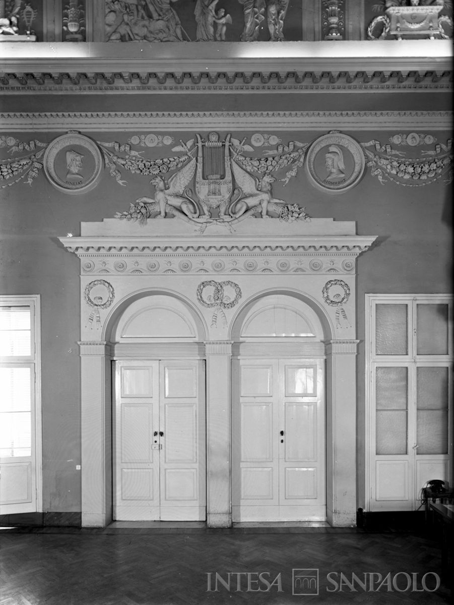 Palazzo Leoni Montanari, portale del Salone d'Apollo, 1966 (Foto Tapparo & Trentin)