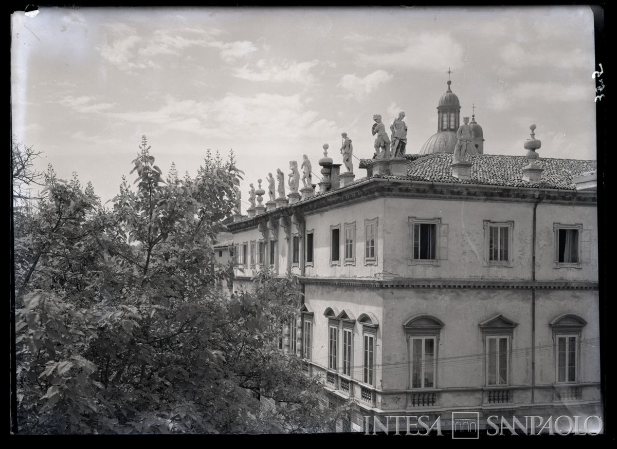 Palazzo Leoni Montanari, esterno, 1956 (Foto Tapparo & Trentin)