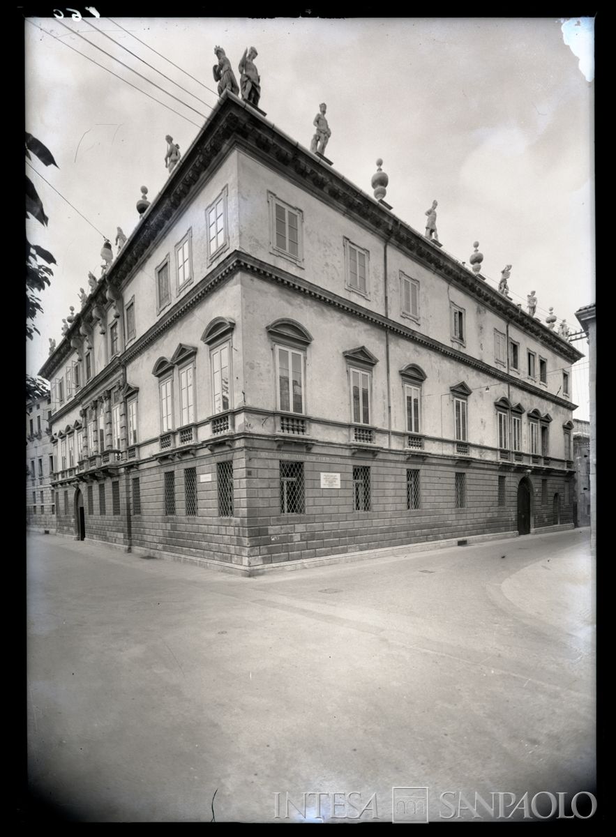 Palazzo Leoni Montanari, esterno, 1957 (Foto Tapparo & Trentin)