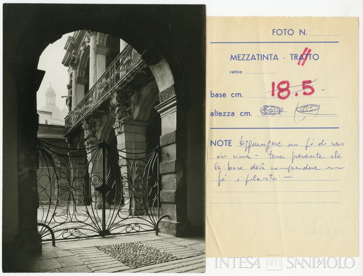 Palazzo Leoni Montanari, Loggia d'Ercole nel cortile, 1956-1976 (Foto Tapparo & Trentin)