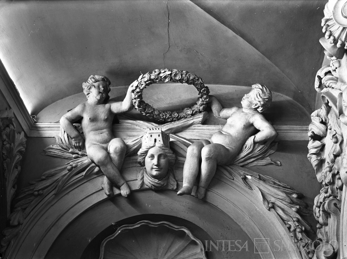 Palazzo Leoni Montanari, decorazione sovrastante la nicchia con la statua di Primavera, al secondo pianerottolo dello scalone, 1956-1976 (Foto Tapparo & Trentin)