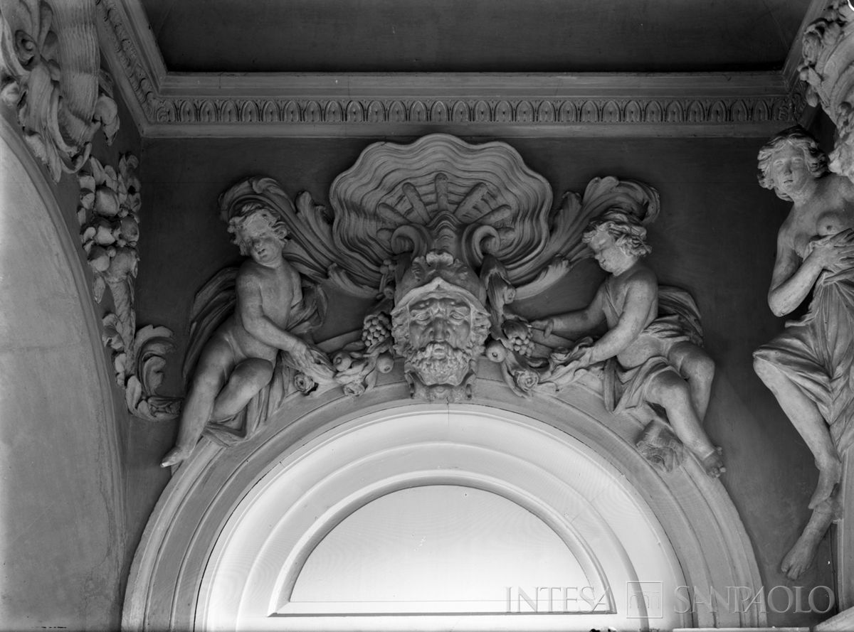 Palazzo Leoni Montanari, decorazioni al terzo pianerottolo dello scalone, 1956-1976 (Foto Tapparo & Trentin)