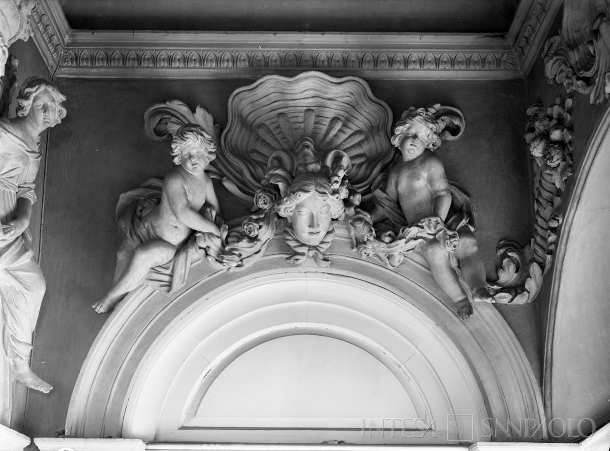 Palazzo Leoni Montanari, decorazioni al terzo pianerottolo dello scalone, 1956-1976 (Foto Tapparo & Trentin)