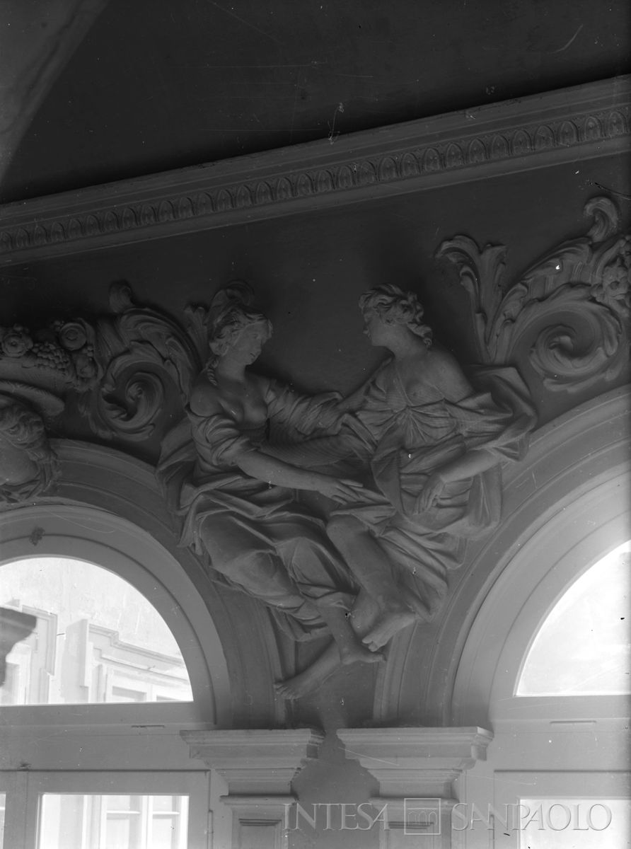 Palazzo Leoni Montanari, decorazioni al terzo pianerottolo dello scalone, 1956-1976 (Foto Tapparo & Trentin)