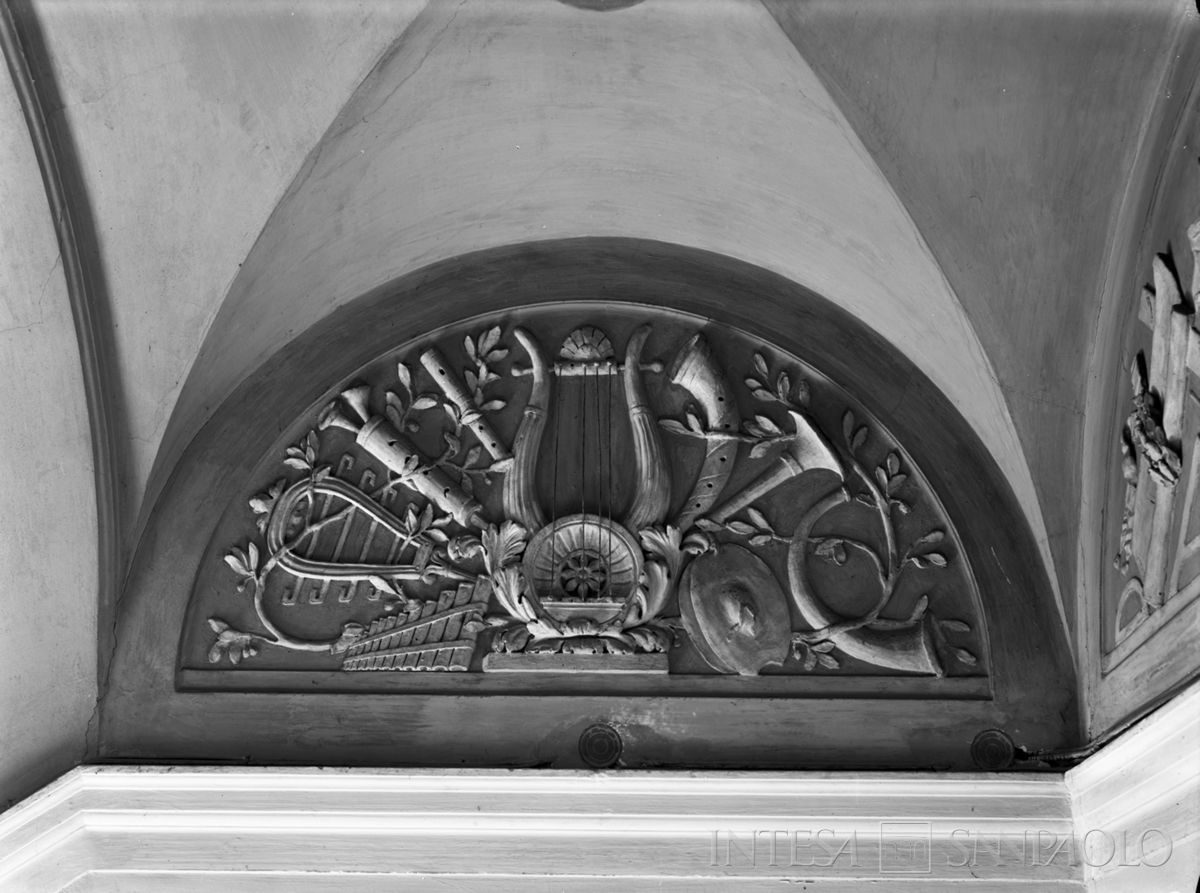 Palazzo Leoni Montanari, fregio neoclassico del quarto pianerottolo dello scalone, raffigurante la musica pastorale, 1956-1976 (Foto Tapparo & Trentin)