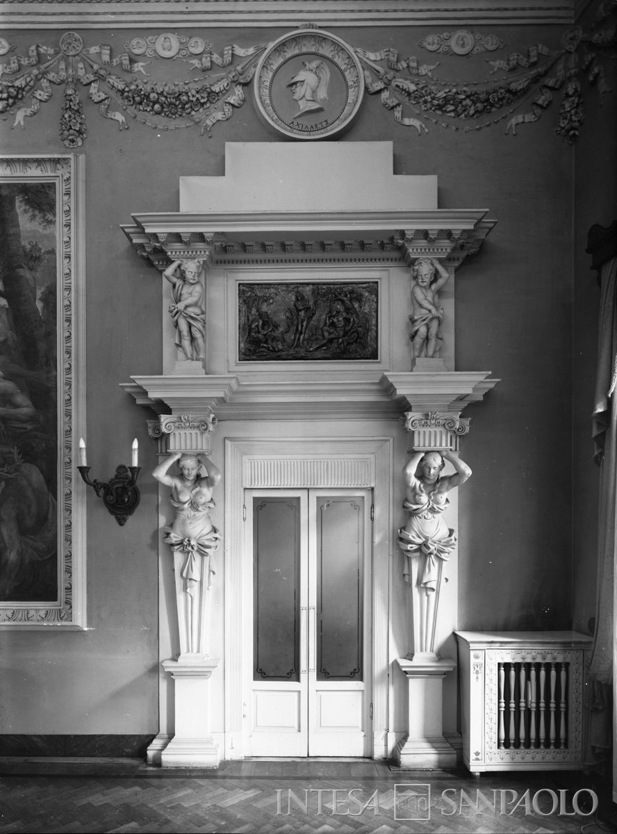 Palazzo Leoni Montanari, stucchi del Salone d'Apollo, ante 1976 (Foto Tapparo & Trentin)