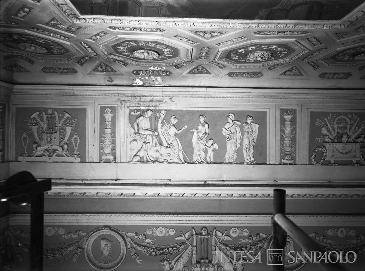 Palazzo Leoni Montanari, stucchi del Salone d'Apollo, ante 1976 (Foto Tapparo & Trentin)
