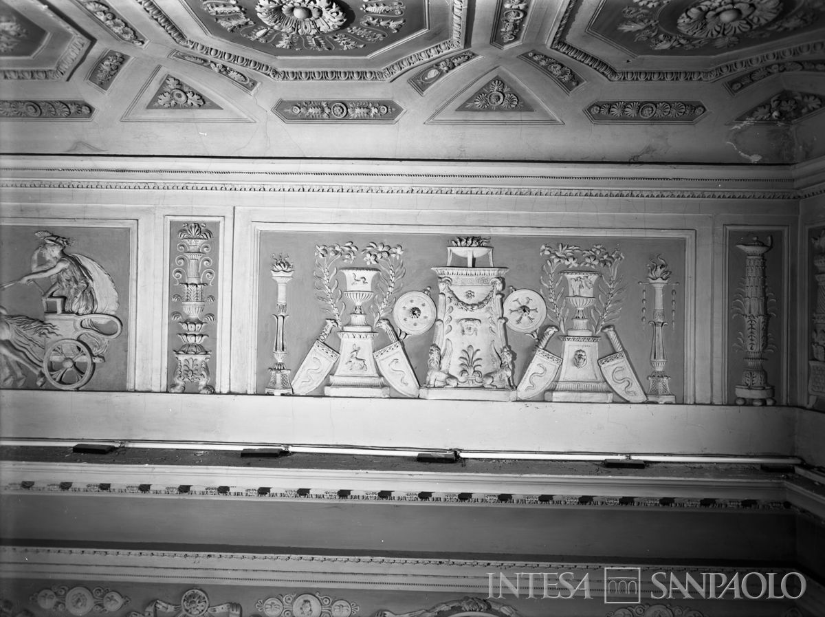 Palazzo Leoni Montanari, stucchi del Salone d'Apollo, ante 1976 (Foto Tapparo & Trentin)