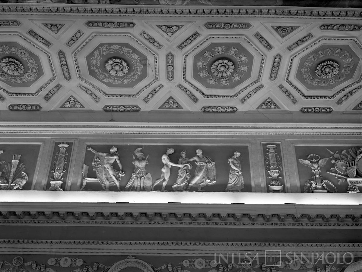 Palazzo Leoni Montanari, stucchi del Salone d'Apollo, ante 1976 (Foto Tapparo & Trentin)