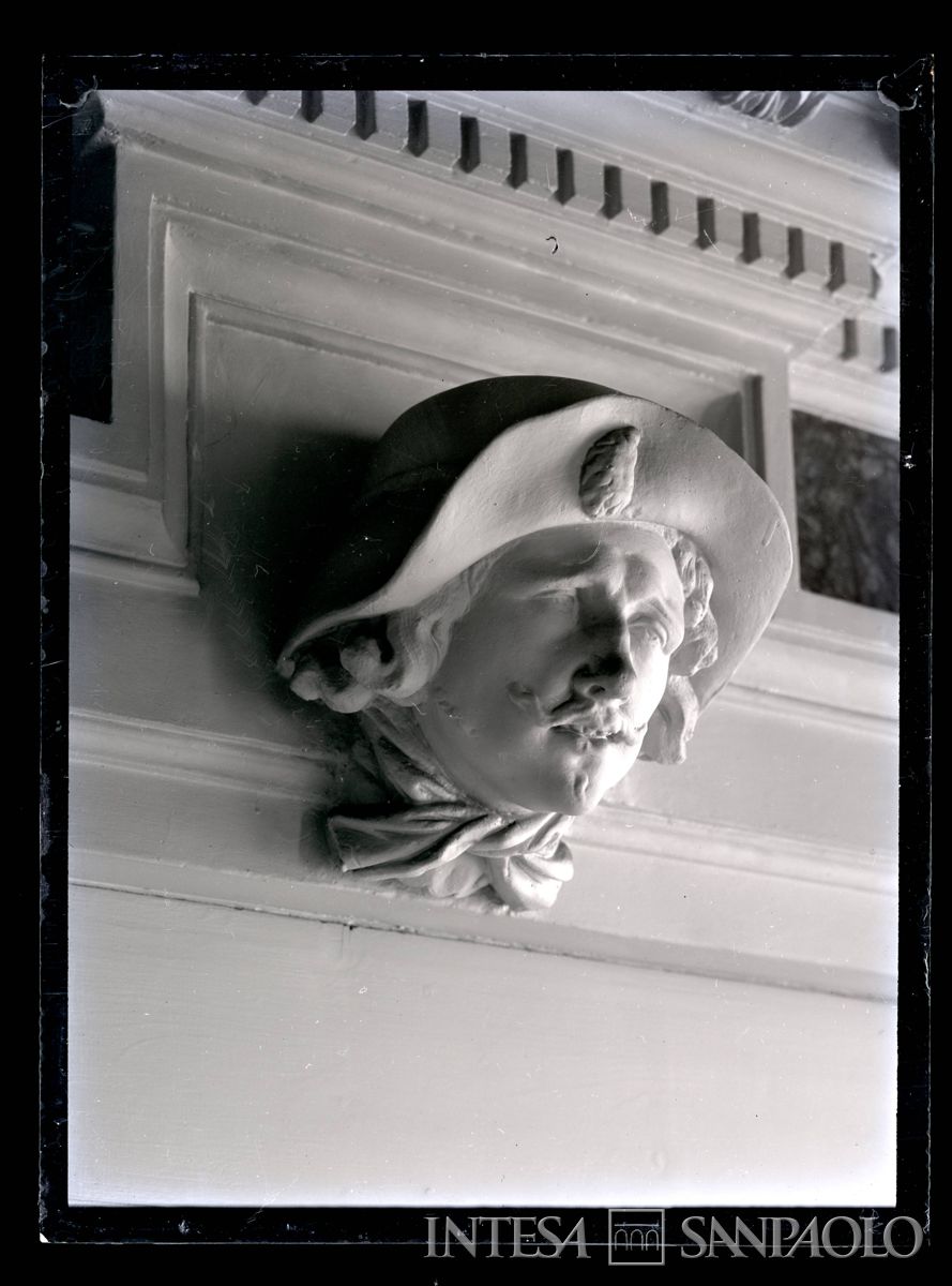 Palazzo Leoni Montanari, Sala dei Quattro Continenti, particolare della testa di uomo sotto lo stucco raffigurante l'Africa, 1953-1976 (Foto Tapparo & Trentin)
