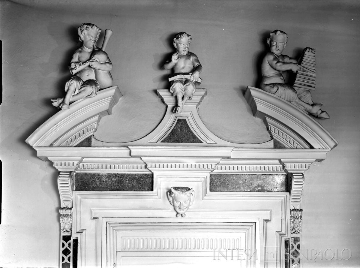 Palazzo Leoni Montanari, decorazione della sovraporta della Sala dei Fauni, 1953-1976 (Foto Tapparo & Trentin)